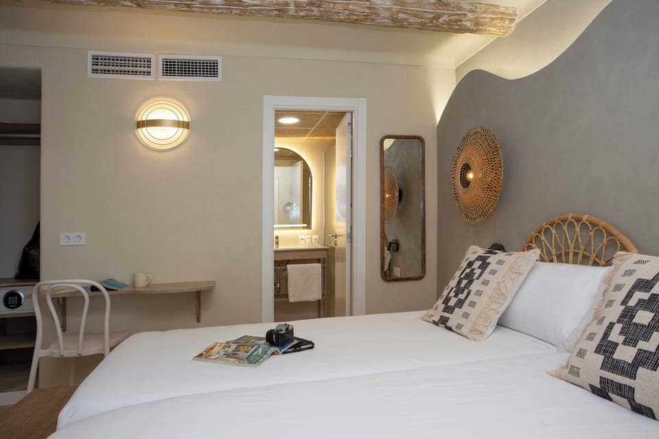 Triple Room, Terrace | Minibar, desk, WiFi (free), individually decorated