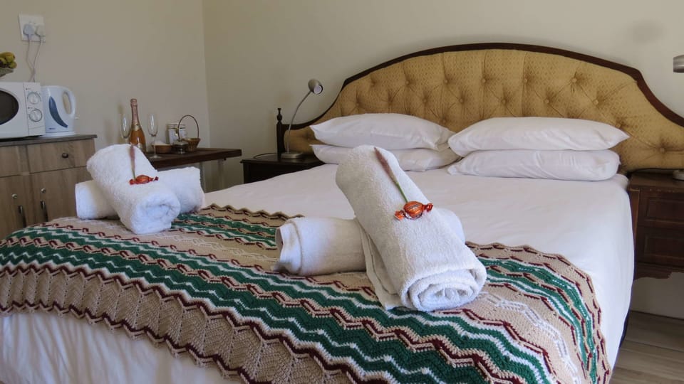 Room, 1 Queen Bed | Premium bedding, down comforters, desk, blackout drapes