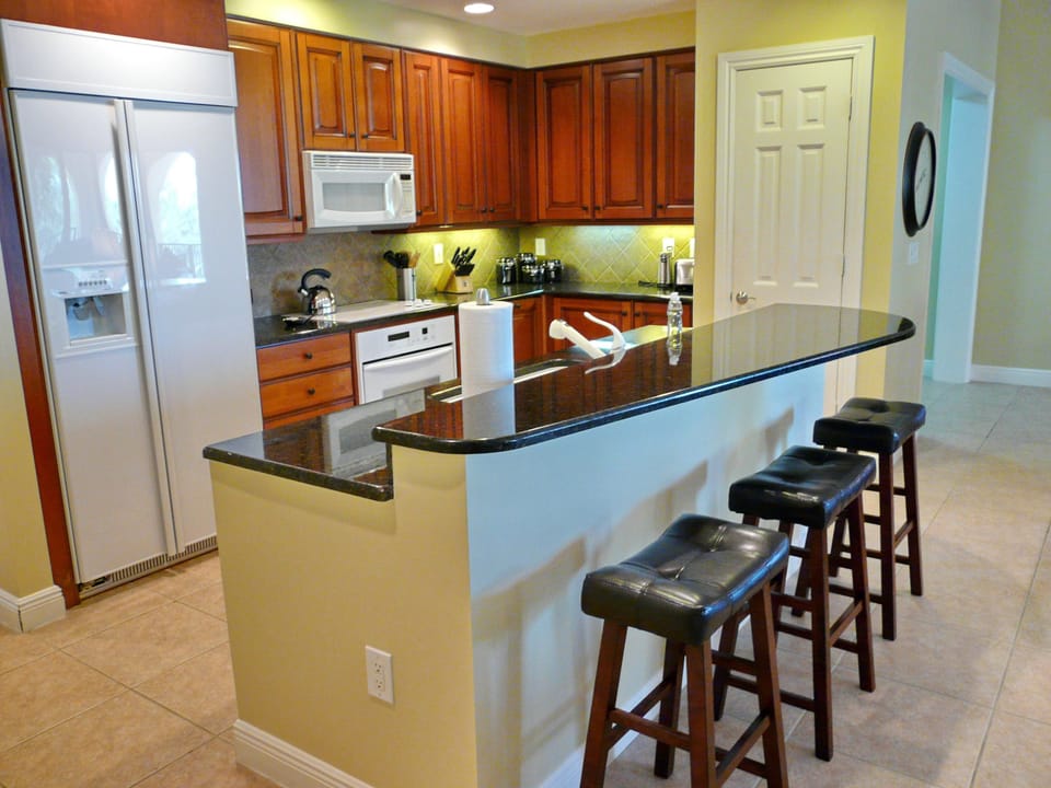 Condo, Multiple Beds (Luxurious Esplanade condo overlooking) | Private kitchen | Fridge, microwave, oven, stovetop