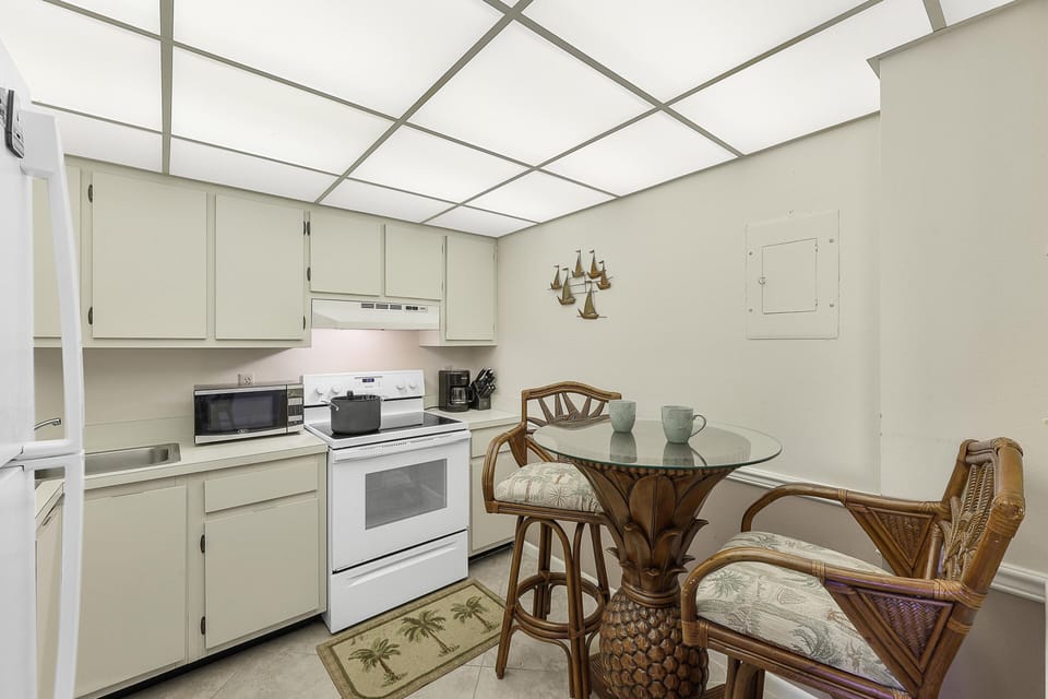 Condo, 1 King Bed (Beachfront condo with pool and ocean ) | Private kitchen | Fridge, microwave, oven, stovetop