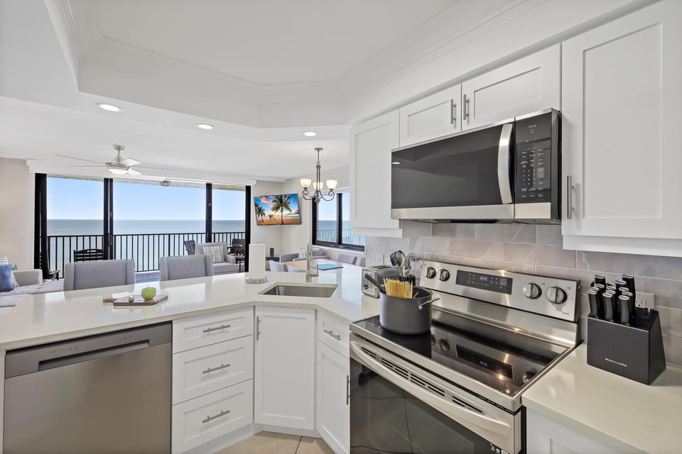 Condo, 1 King Bed with Sofa bed (Inviting beachfront condo with pool, ) | Private kitchen | Fridge, microwave, oven, stovetop