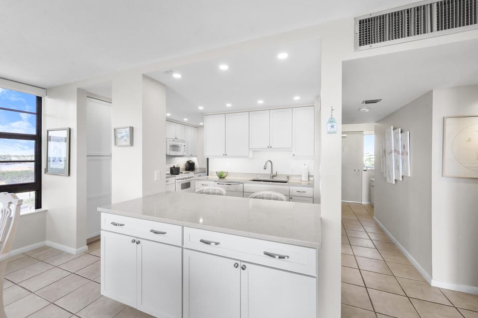 Condo, Multiple Beds (Beachfront condo with pool/views from) | Private kitchen | Fridge, microwave, oven, stovetop