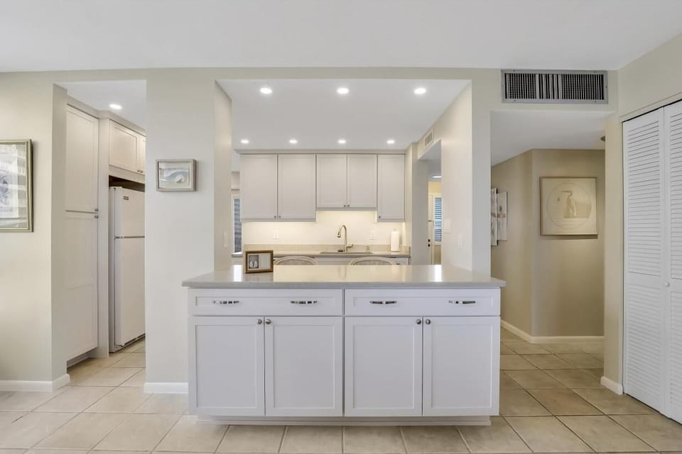 Condo, Multiple Beds (Beachfront condo with pool/views from) | 2 bedrooms, iron/ironing board, bed sheets