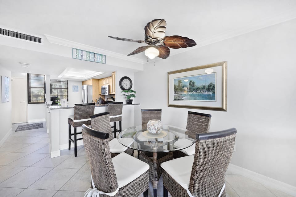 Condo, Multiple Beds (Beachfront condo in resort-style comm) | Dining