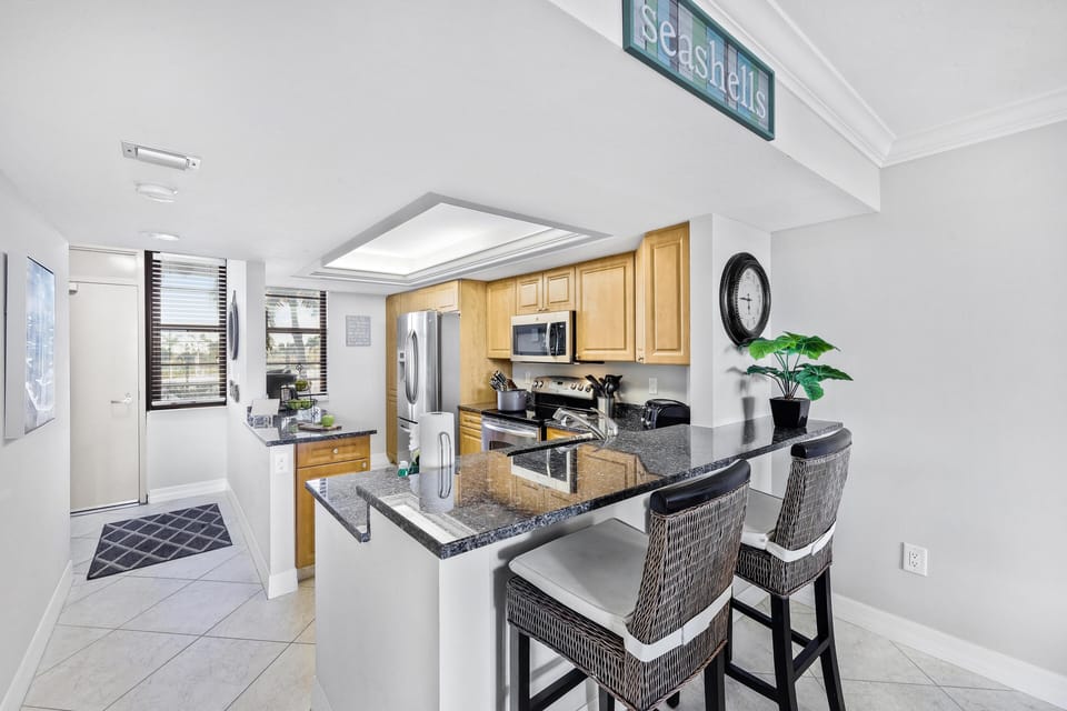 Condo, Multiple Beds (Beachfront condo in resort-style comm) | Private kitchen | Fridge, microwave, oven, stovetop