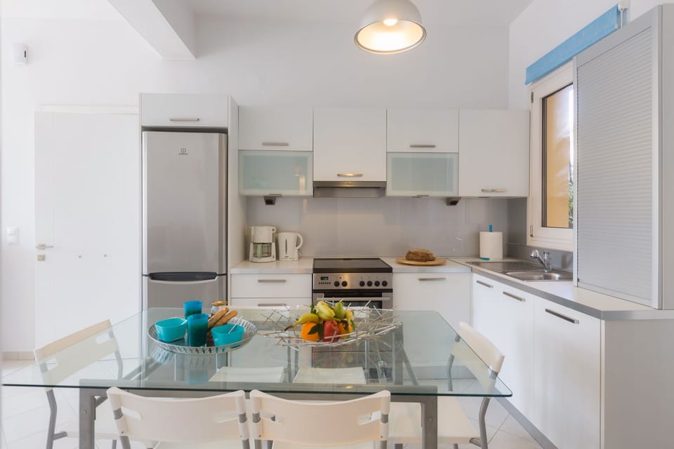 City Apartment, 1 Bedroom, Ground Floor | Private kitchen | Freezer