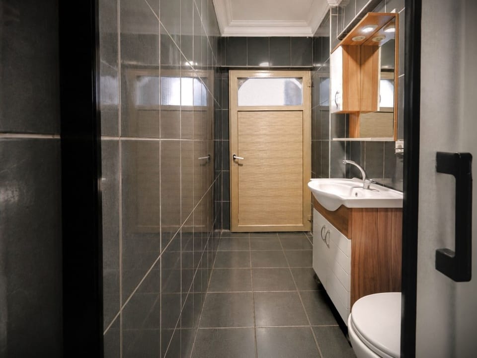 Deluxe Double Room, 1 Queen Bed, City View | Bathroom | Shower, hair dryer, slippers, towels