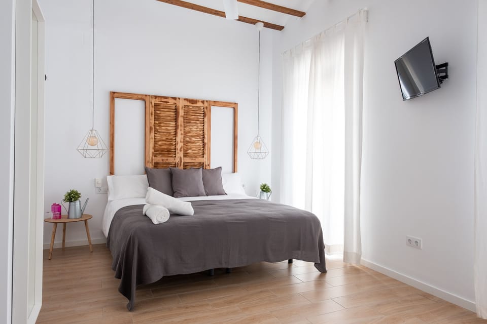 Deluxe Double Room, Mountain View (11) | Premium bedding, down comforters, memory foam beds, minibar