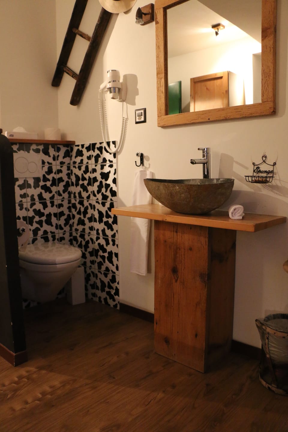 Superior Single Room | Bathroom | Shower, free toiletries, towels