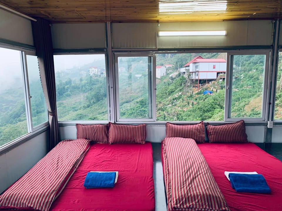 Family Shared Dormitory | Living area | Fireplace