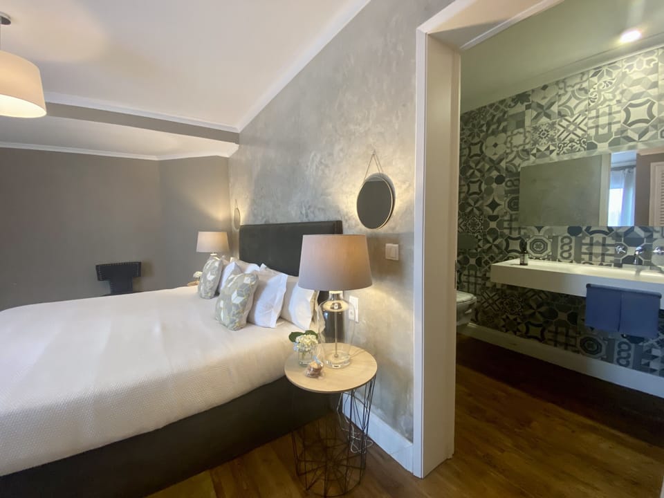 4 Azul/5 Pateo - Standard Double Room, Private Bathroom, Partial Ocean View | 1 bedroom, memory foam beds, in-room safe, individually decorated