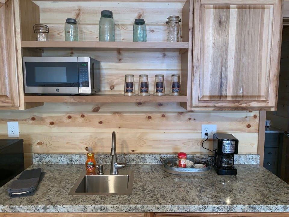 Deluxe Room, 2 Queen Beds, Mountain View | Coffee and/or coffee maker