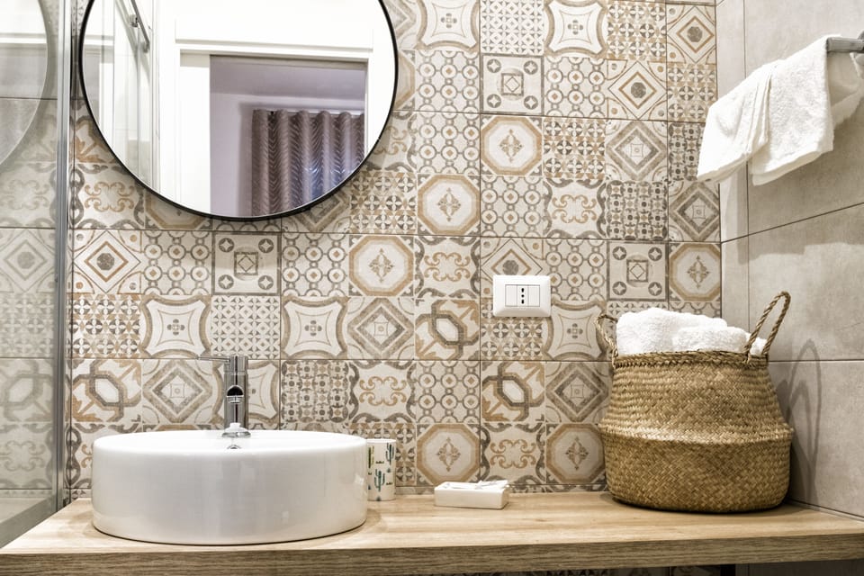 Standard Double Room, 1 Queen Bed | Bathroom sink