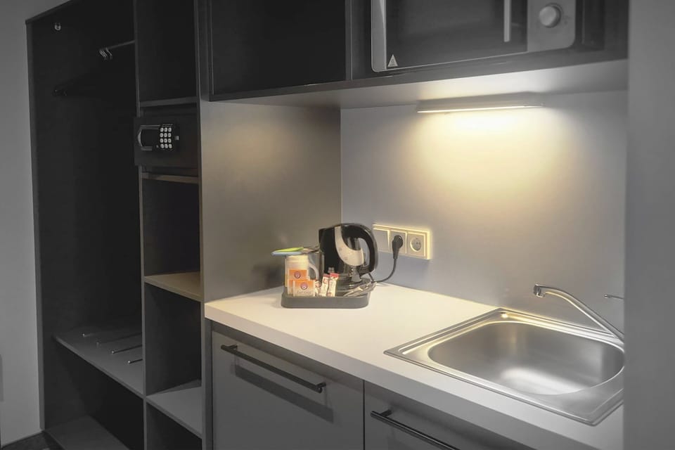 Hypo-allergenic bedding, in-room safe, soundproofing