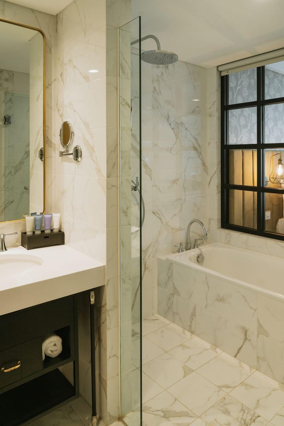Junior Suite | Premium bedding, free minibar, in-room safe, blackout drapes