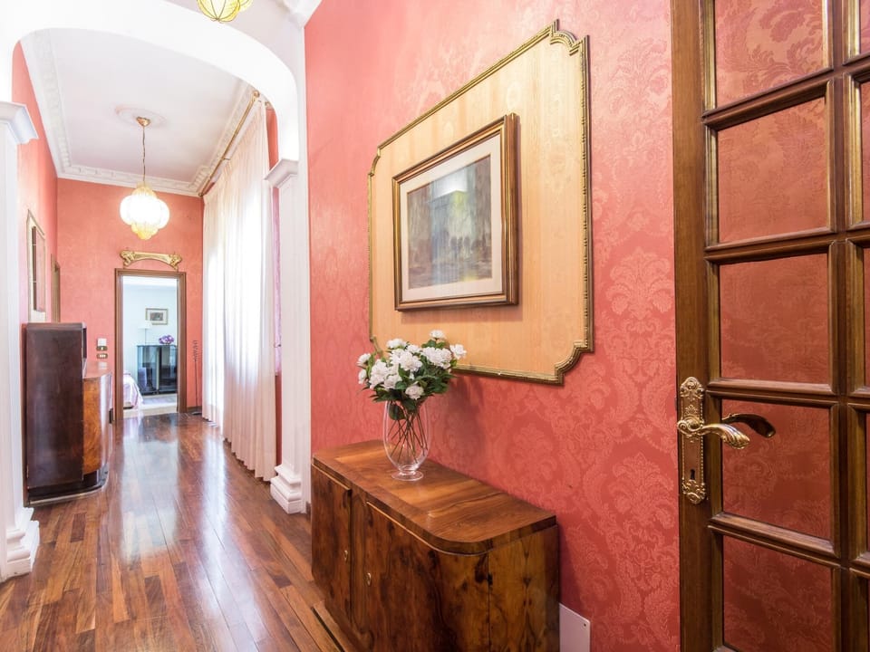 4 bedrooms, individually decorated, individually furnished