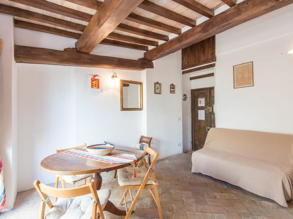 Apartment, Terrace (1 Bedroom) | Living area | Flat-screen TV, books