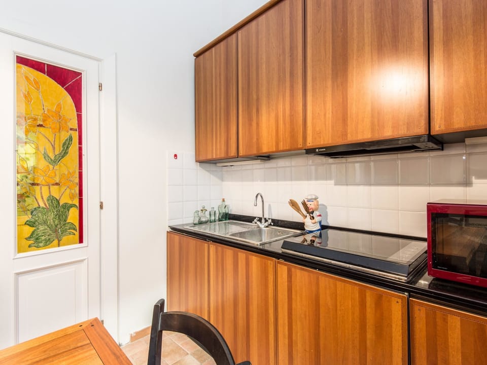 Apartment (4 Bedrooms) | Private kitchen | Fridge, microwave, oven, stovetop