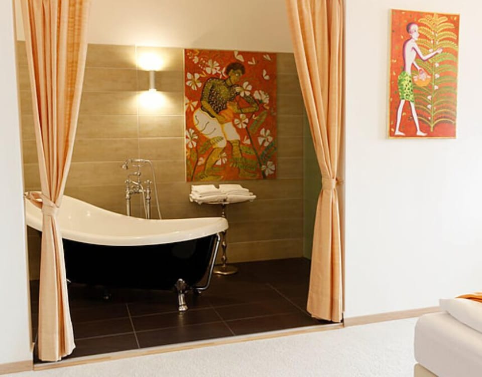 Deluxe Double Room | Bathroom | Hair dryer, towels, soap, shampoo