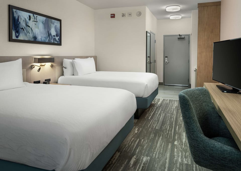 Premium bedding, down comforters, in-room safe, desk