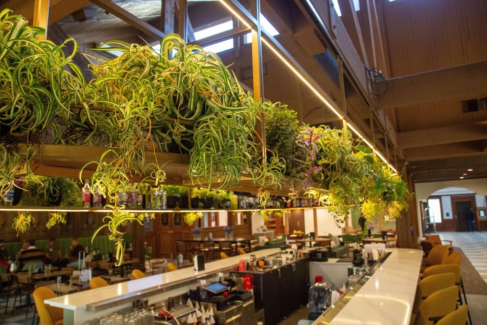 Breakfast, lunch, dinner served; golf course views