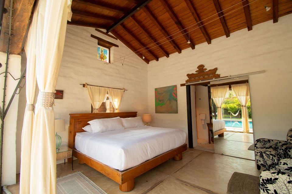 Habitacion mango | Premium bedding, in-room safe, soundproofing, WiFi (free)