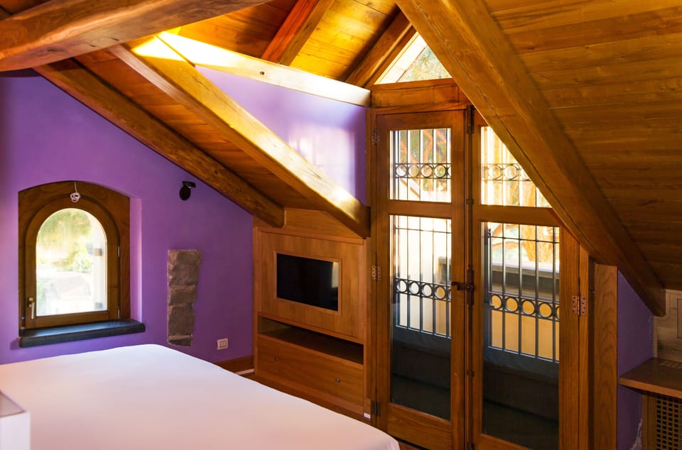 Basic Double Room, Terrace, Mountain View | Room amenity
