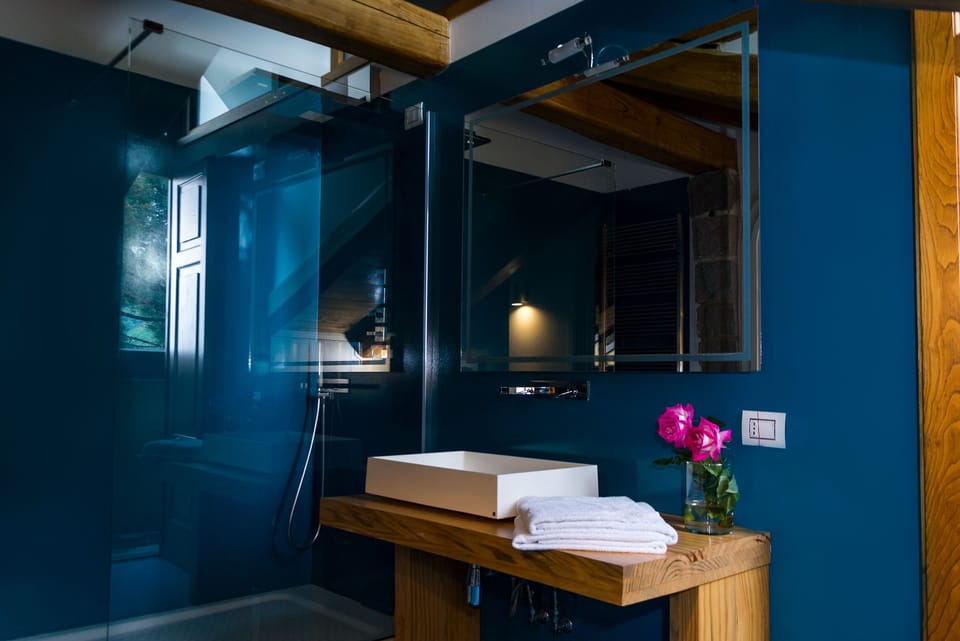 Exclusive Room, Balcony, Valley View | Bathroom sink