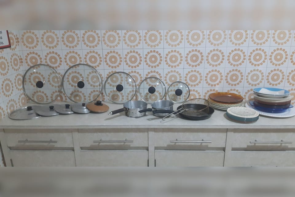 City Cottage, Multiple Beds, Pets Allowed | Private kitchen | Fridge, microwave, oven, griddle