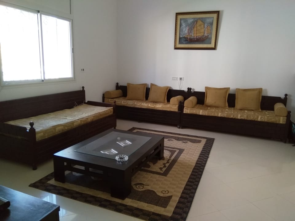 Basic House | Living room | TV