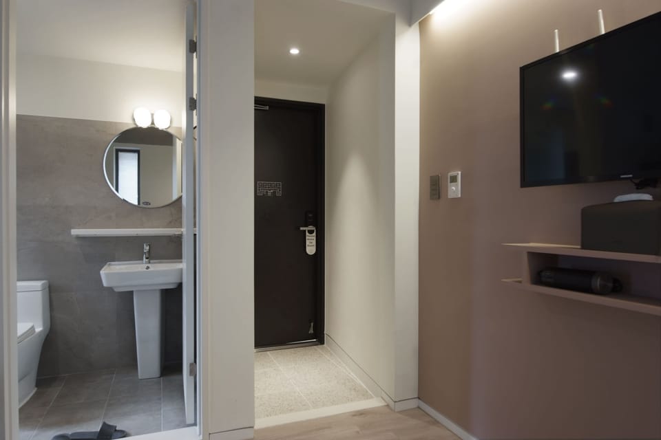 Family Triple Room | Bathroom | Shower, hair dryer, slippers, towels
