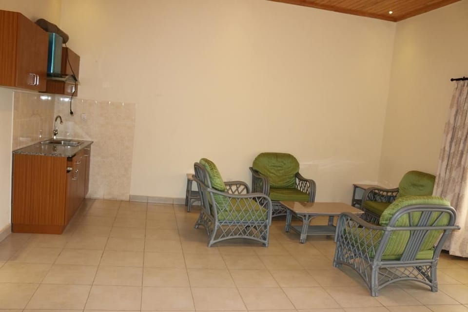 Oven, cookware/dishes/utensils