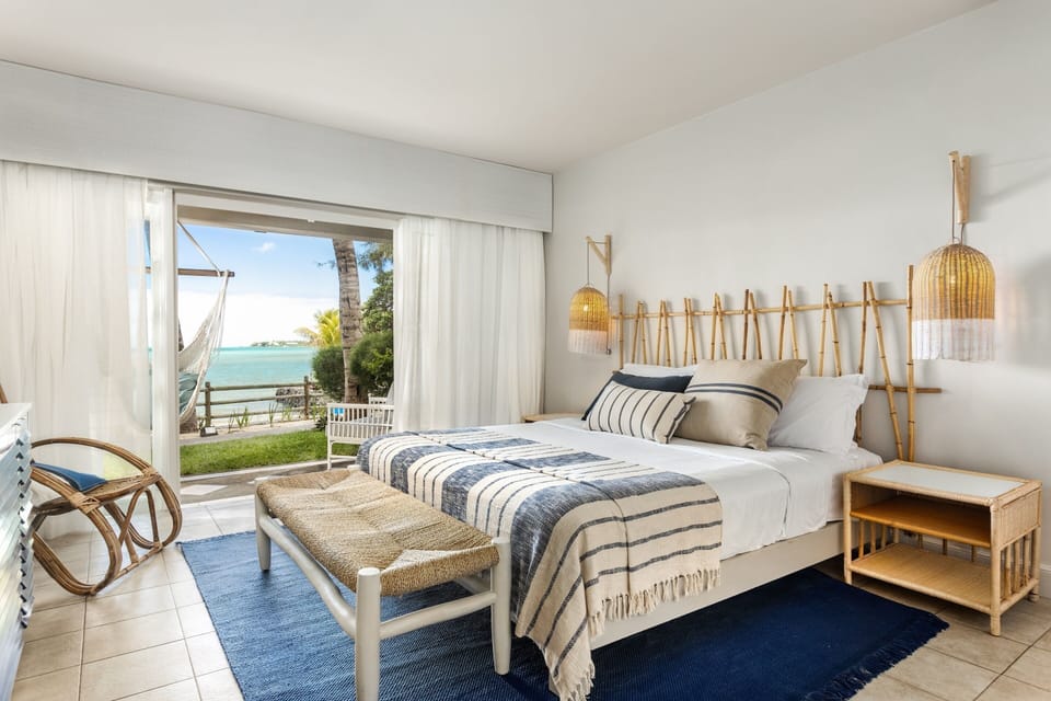 Premium bedding, minibar (some free items), in-room safe, WiFi (free)
