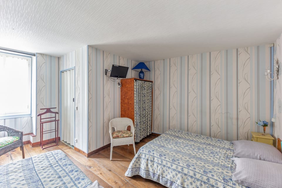 Quadruple Room | Free WiFi, bed sheets