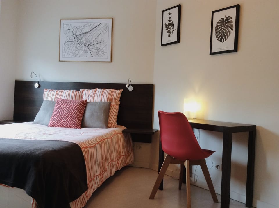 Room (Côté Cour) | Desk, soundproofing, iron/ironing board (on request), cribs (free)