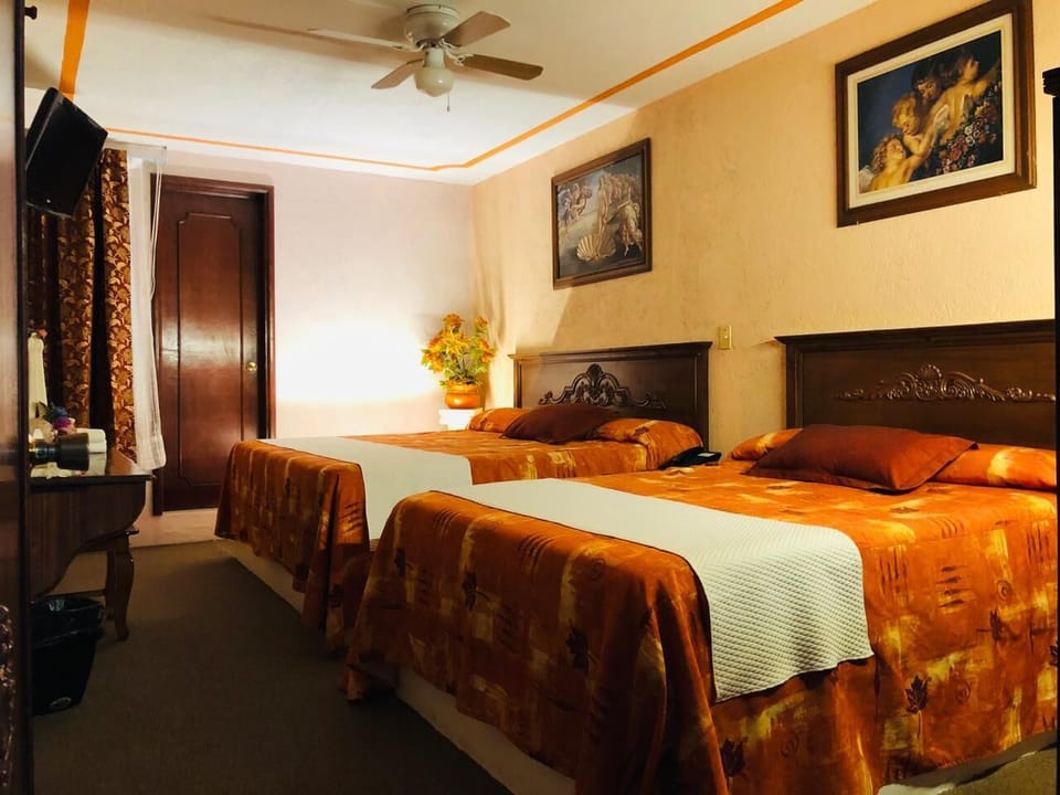 Family Room | Iron/ironing board, free WiFi