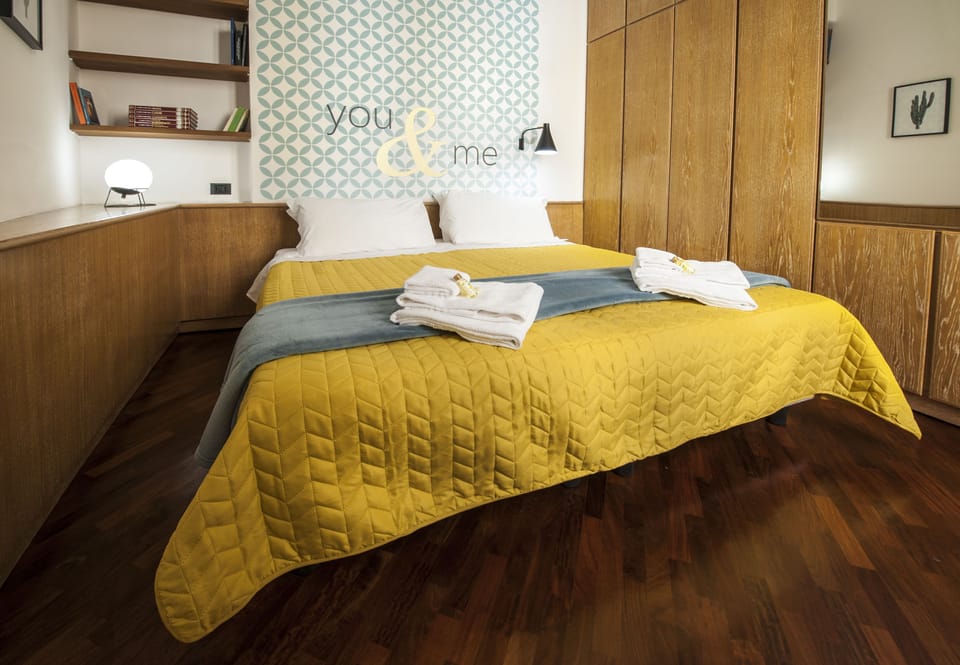 Apartment, 1 Bedroom | 1 bedroom, cribs (surcharge), WiFi (free), bed sheets