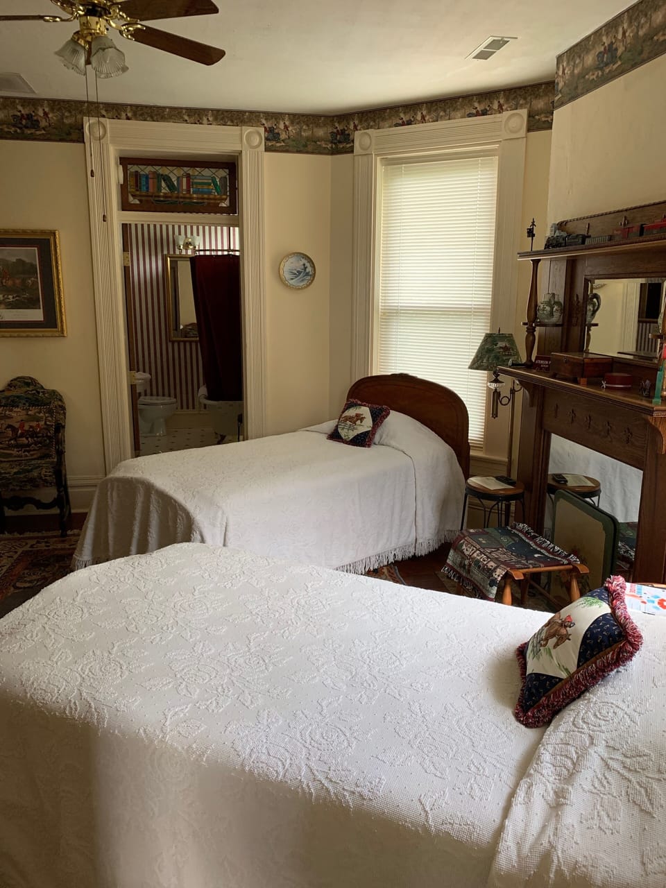 Iron/ironing board, free WiFi, bed sheets