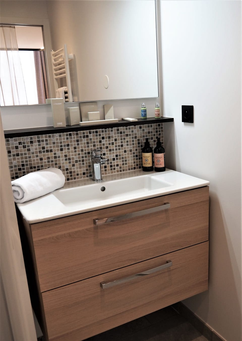 Bathroom sink