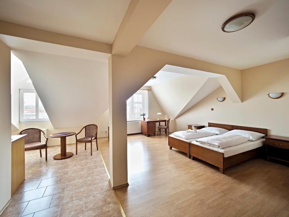Deluxe Room, 1 Double Bed | Desk, laptop workspace, blackout drapes, free cribs/infant beds