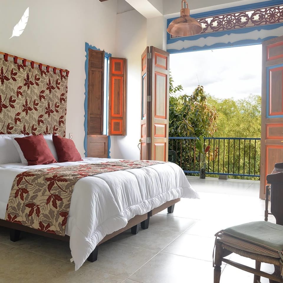 Deluxe Double Room, 1 King Bed, Non Smoking | Individually decorated, individually furnished, desk, iron/ironing board