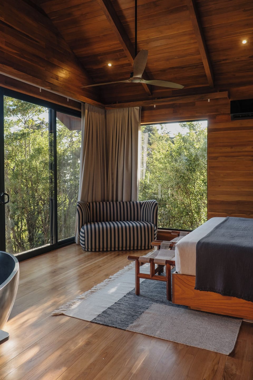Premium bedding, minibar, in-room safe, WiFi (free)