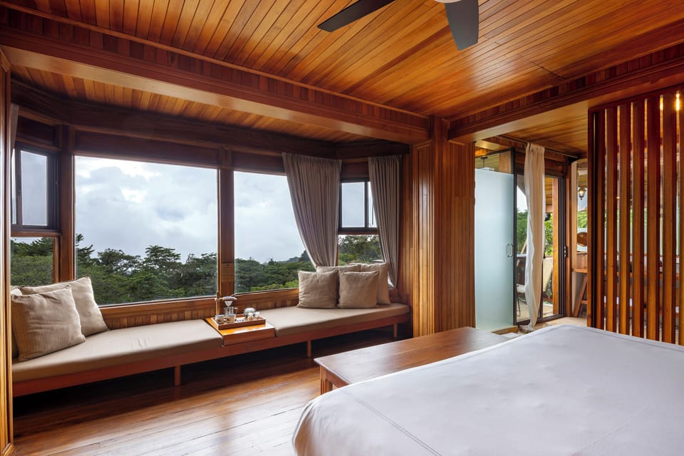 Premium bedding, minibar, in-room safe, WiFi (free)