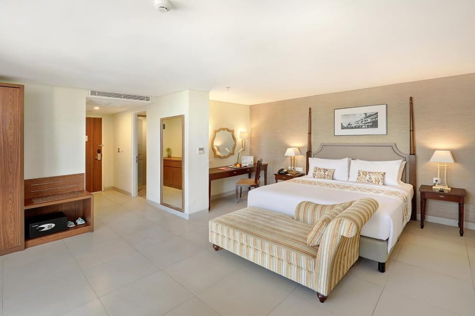 Premium bedding, desk, soundproofing, free WiFi