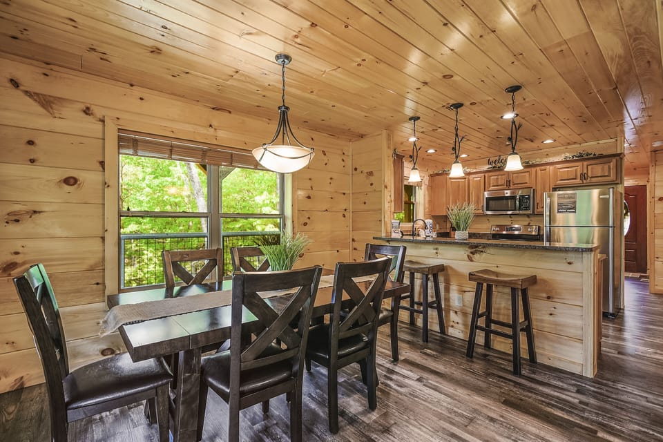 Cabin, 4 Bedrooms | Private kitchen | Fridge, microwave, oven, coffee/tea maker