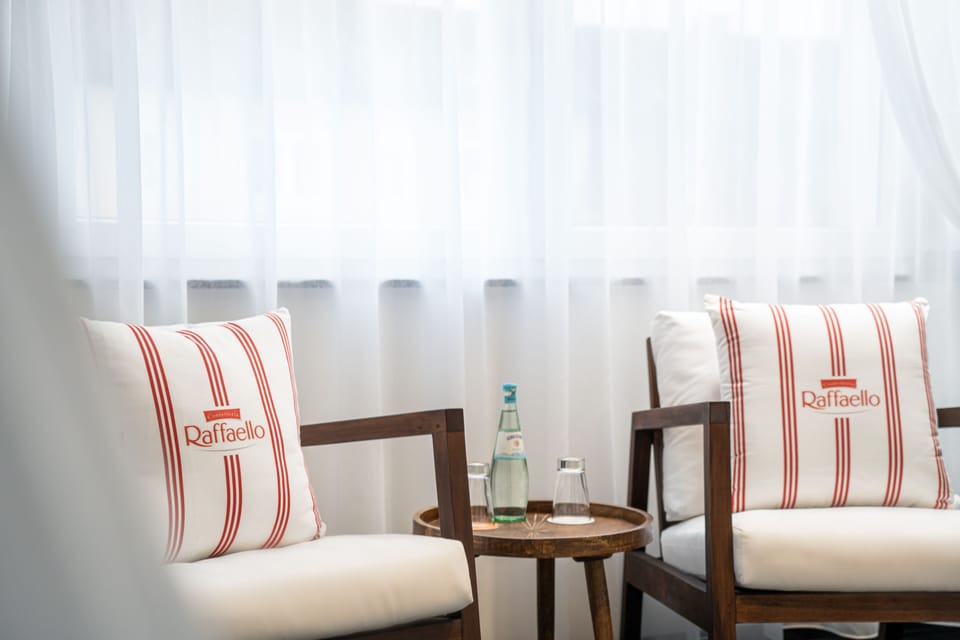 Standard Double Room (Herzhaft) | Living area | Flat-screen TV