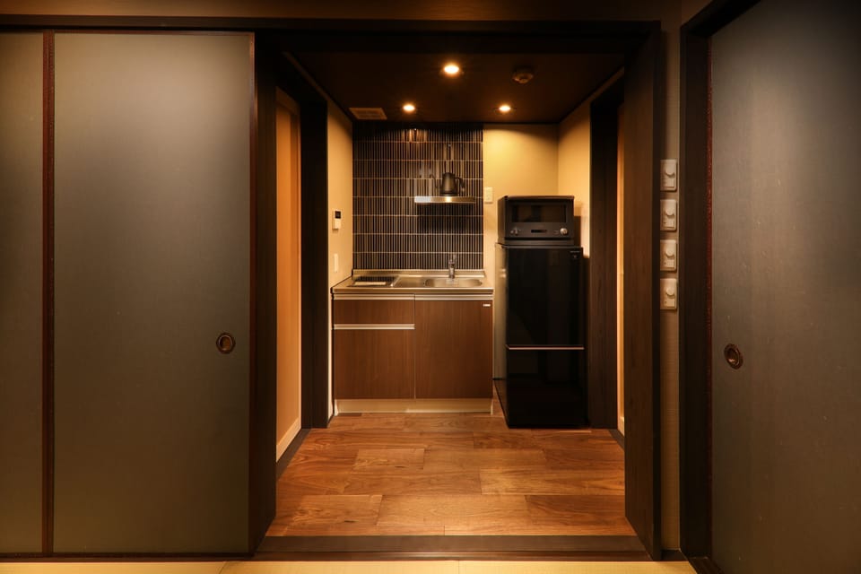 Full-size fridge, microwave, stovetop, cookware/dishes/utensils