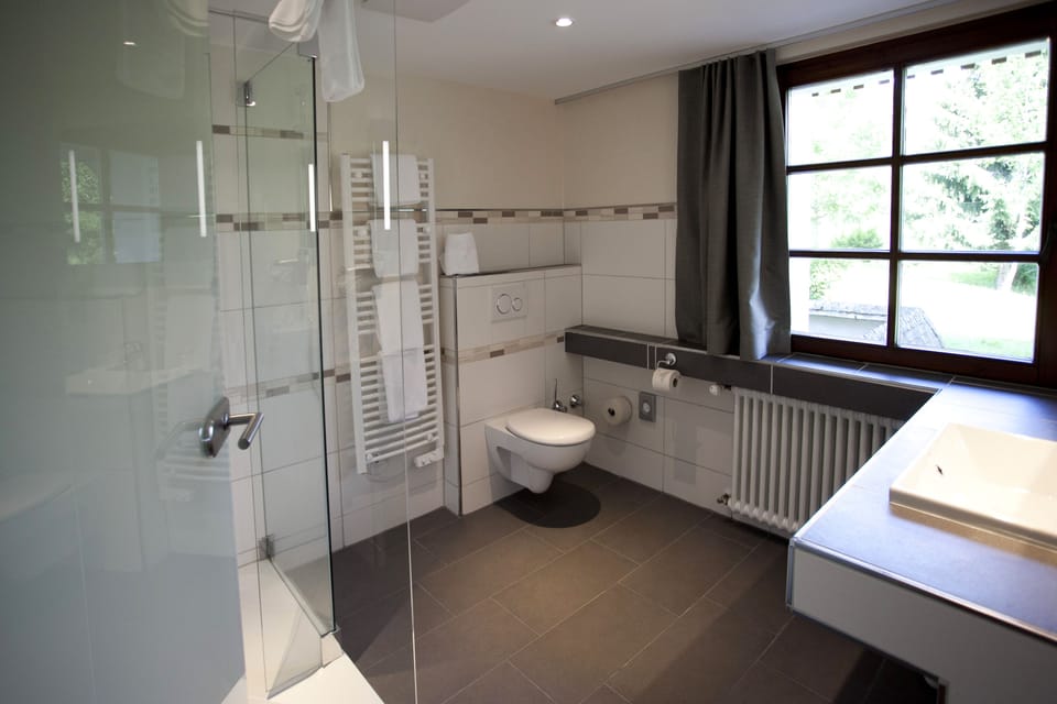 Apartment | Bathroom | Free toiletries, hair dryer, towels