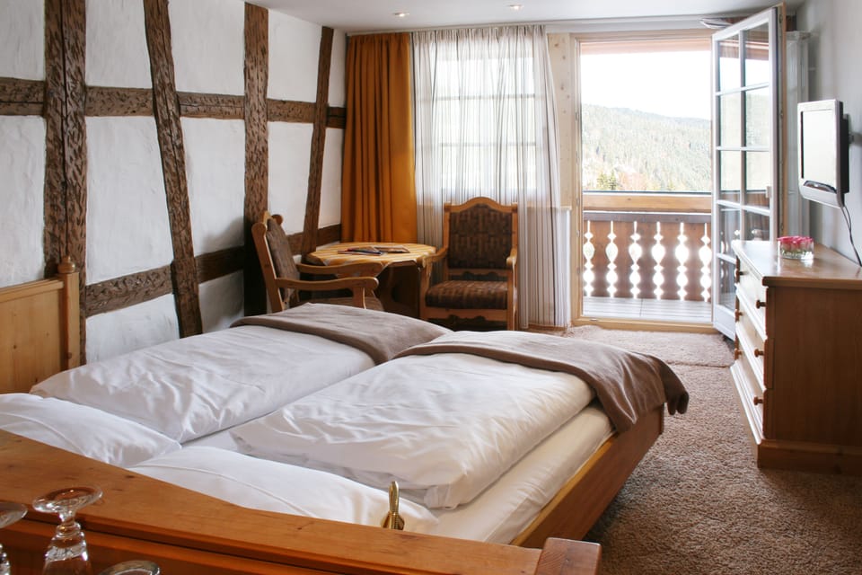 Double Room with partial Balcony | Minibar, in-room safe, individually decorated, individually furnished