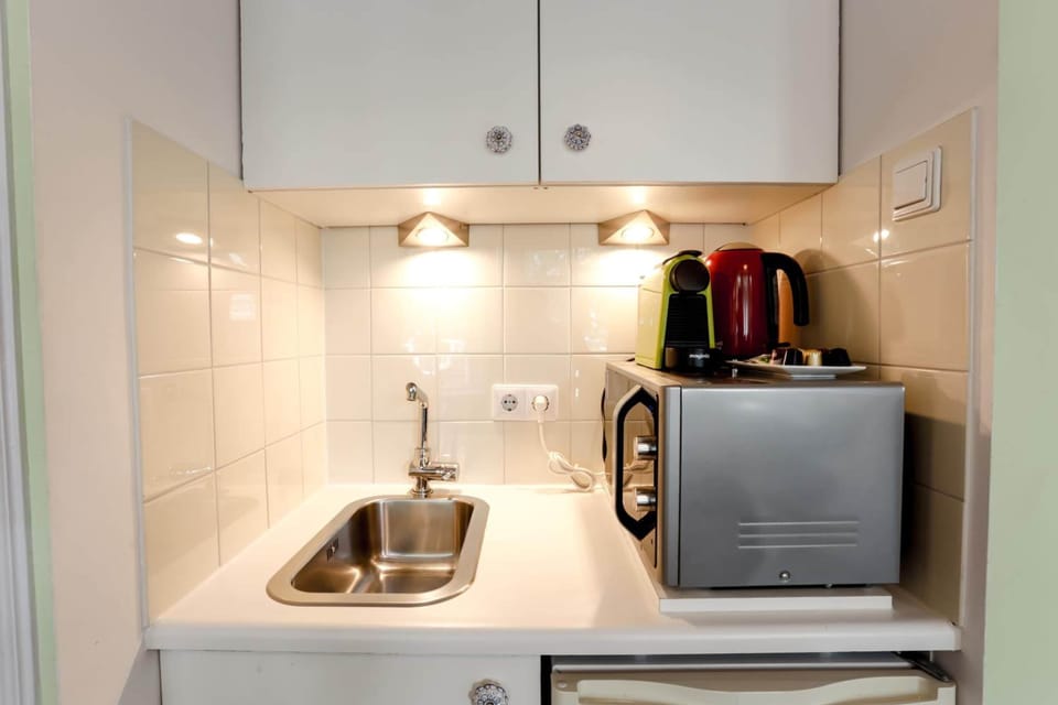 Fridge, microwave, espresso maker, coffee/tea maker